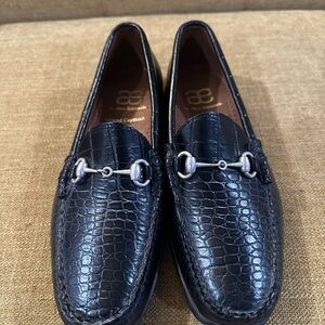 Black Crocodile Pattern Loafers with Silver Accents